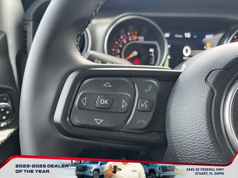 Used 2023 Jeep Gladiator Willys image 27