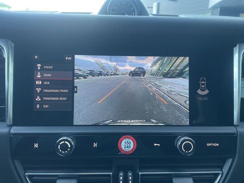 Certified 2025 Porsche Macan image 29