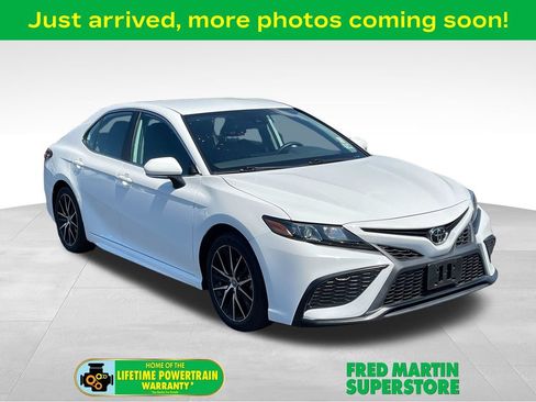 Used 2023 Toyota Camry SE FWD image 1