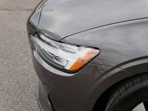 Used 2025 Volvo S60 B5 Core image 16