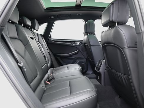 Used 2025 Porsche Macan image 22