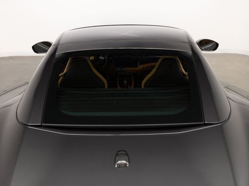 Used 2019 Ferrari Portofino RWD image 38