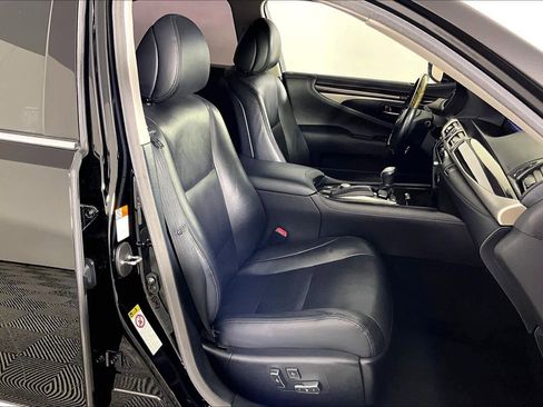 Used 2015 Lexus LS 460 w/ Comfort Package image 8