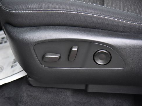 Used 2024 Chevrolet Traverse LT image 17