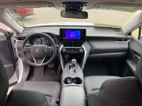 Certified 2024 Toyota Venza LE image 13