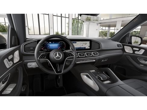 Used 2026 Mercedes-Benz GLS 450 4MATIC image 3