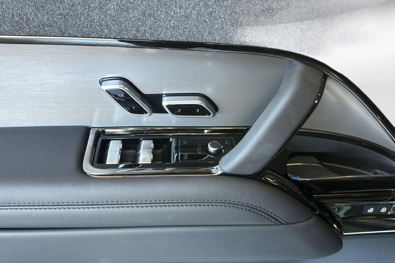 New 2026 Land Rover Range Rover Sport Dynamic SE AWD/4WD image 8