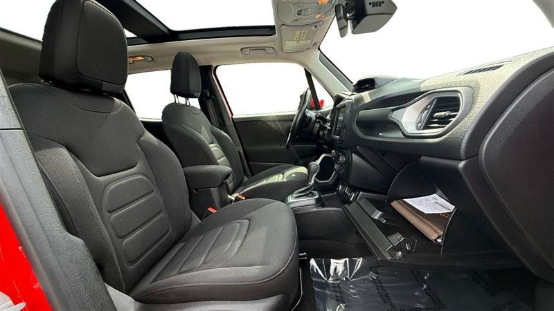 Used 2018 Jeep Renegade Latitude w/ UConnect 8.4 Nav Group AWD/4WD image 17
