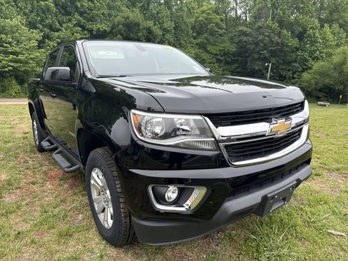 Used 2019 Chevrolet Colorado LT w/ LT Convenience Package AWD/4WD image 2