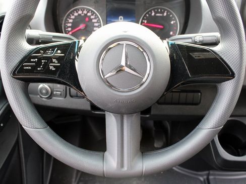 Used 2025 Mercedes-Benz Sprinter 2500 image 13