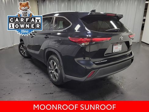 Used 2023 Toyota Highlander XLE AWD/4WD image 6
