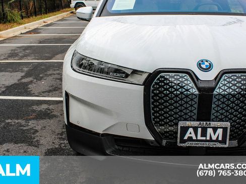 Used 2023 BMW iX xDrive50 image 11