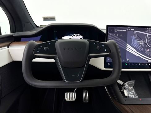 Used 2022 Tesla Model X image 3