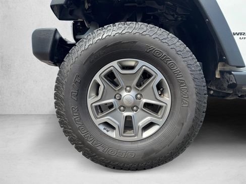 Used 2016 Jeep Wrangler Unlimited Rubicon w/ Connectivity Group AWD/4WD image 9