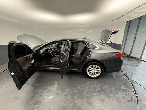 Used 2017 Chevrolet Malibu LT image 18