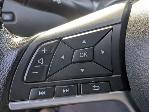 Used 2022 Nissan Rogue Sport SV w/ Technology Package image 13