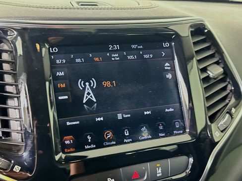 Used 2019 Jeep Cherokee Limited w/ Technology Group FWD image 21