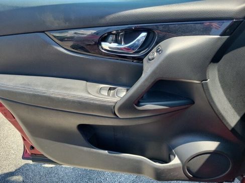 Used 2018 Nissan Rogue Sport SV w/ SV Technology Package FWD image 20