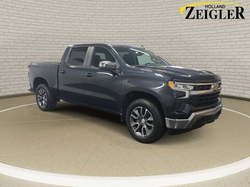 Used 2024 Chevrolet Silverado 1500 LT image 3