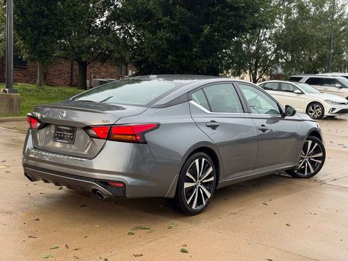 Used 2022 Nissan Altima 2.5 SR FWD image 2