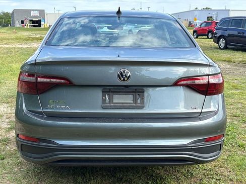 Used 2023 Volkswagen Jetta SE FWD image 13