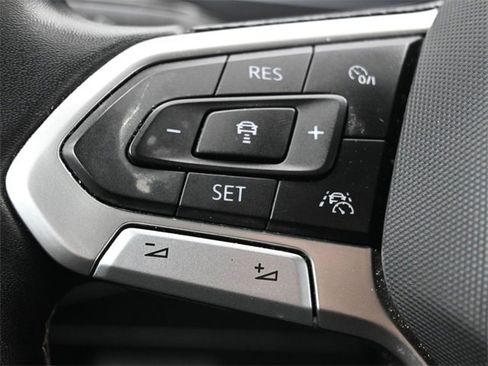 Used 2022 Volkswagen Tiguan SE image 28