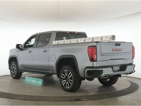 Used 2024 GMC Sierra 1500 AT4 w/ Technology Package image 8