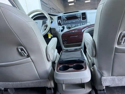 Used 2014 Toyota Sienna XLE AWD/4WD image 27