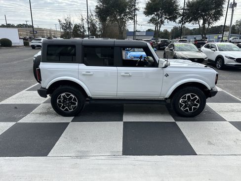 Used 2024 Ford Bronco Outer Banks image 3