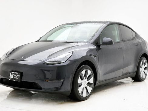 Used 2024 Tesla Model Y Long Range image 2