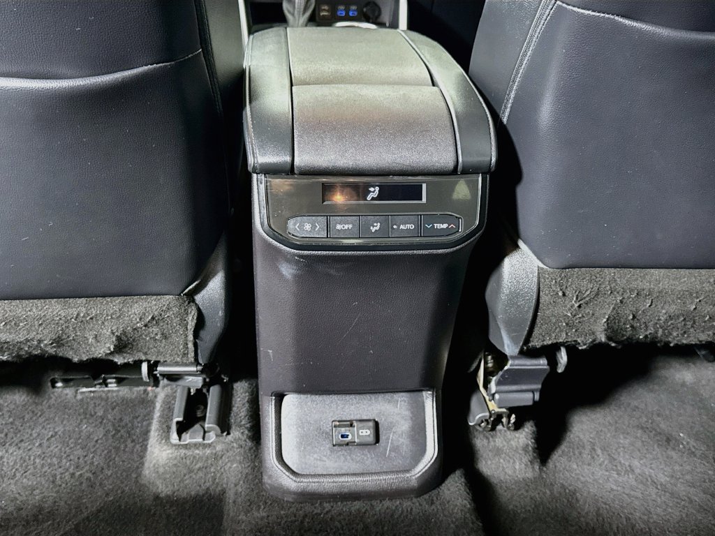 Used 2022 Toyota Highlander XLE AWD/4WD image 26
