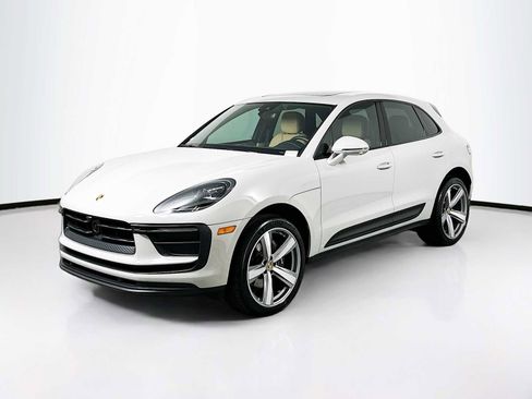 Certified 2025 Porsche Macan image 1
