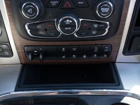 Used 2018 RAM 1500 Laramie w/ Convenience Group AWD/4WD image 17
