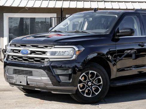 Used 2024 Ford Expedition Max XLT image 5