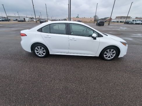 Certified 2025 Toyota Corolla LE image 2