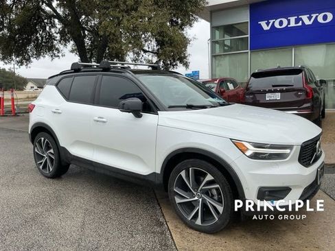 Used 2019 Volvo XC40 T4 R-Design image 1