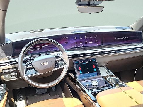 Certified 2026 Cadillac Escalade Luxury AWD/4WD image 18