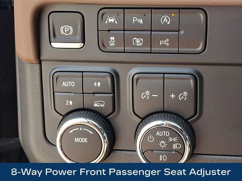 Used 2025 Chevrolet Tahoe High Country AWD/4WD image 9