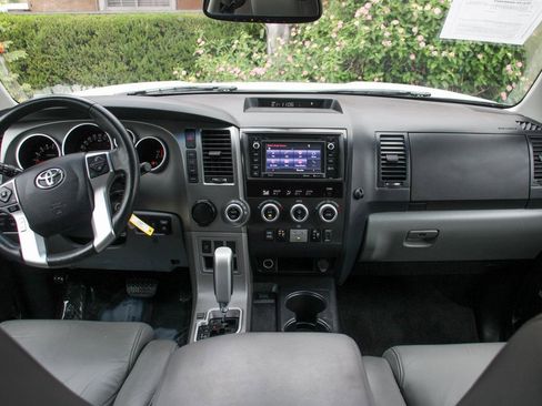 Used 2017 Toyota Sequoia Limited w/ Safety & Convenience Package image 28