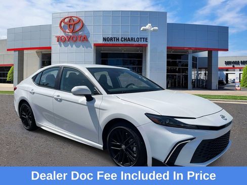 Used 2025 Toyota Camry SE w/ Convenience Package FWD image 1