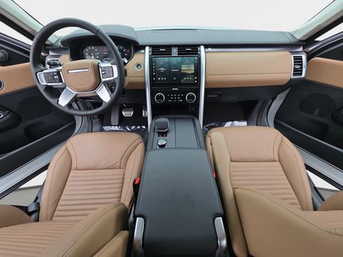 Used 2025 Land Rover Discovery Metropolitan Edition AWD/4WD image 9