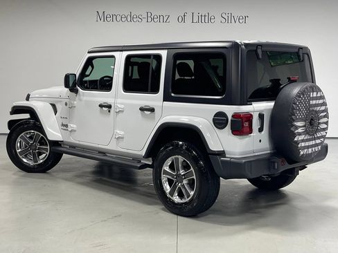 Used 2019 Jeep Wrangler Unlimited Sahara AWD/4WD image 3