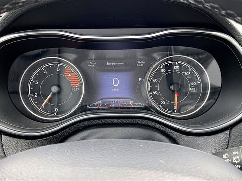 Used 2019 Jeep Cherokee Limited w/ Luxury Group AWD/4WD image 6