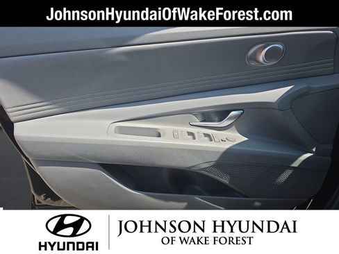 Certified 2025 Hyundai Elantra Sport image 33