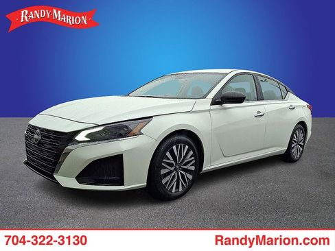 Used 2024 Nissan Altima 2.5 SV image 1