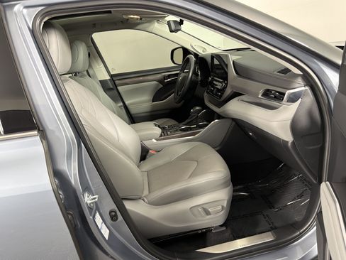 Used 2022 Toyota Highlander Platinum AWD/4WD image 34