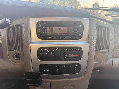 Used 2005 Dodge Ram 1500 Truck SLT image 19