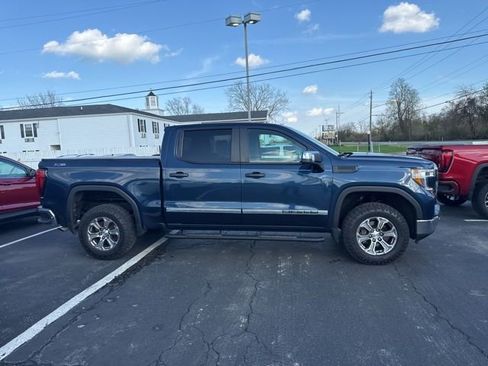 Used 2021 GMC Sierra 1500 4x4 Crew Cab w/ Sierra Value Package image 3