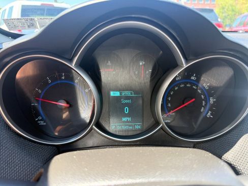 Used 2016 Chevrolet Cruze LT w/ Technology Package FWD image 17