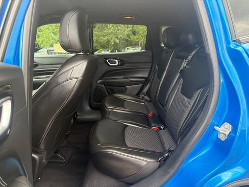 Used 2023 Jeep Compass Latitude w/ Convenience Group AWD/4WD image 17